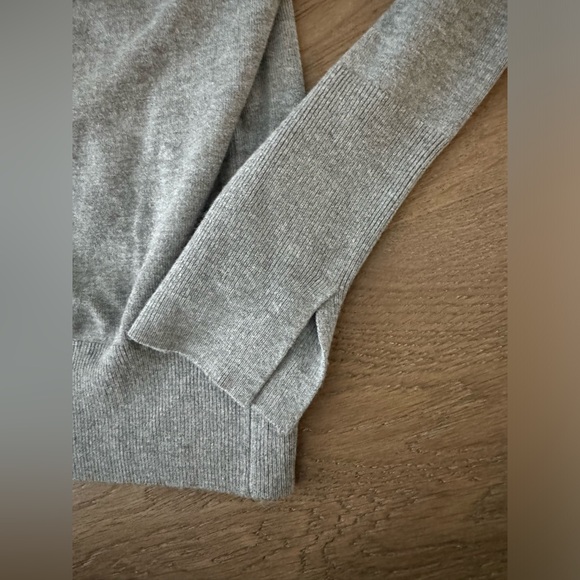 Zara V-Neck Sweater Small - Picture 3 of 5